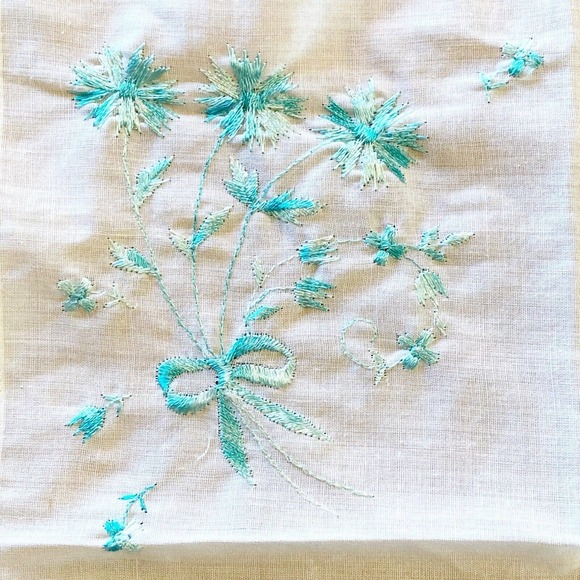 Vintage Handkerchief Hanky Embroidered Variegated Blue Flowers Bow Cotton 10" - Picture 3 of 5